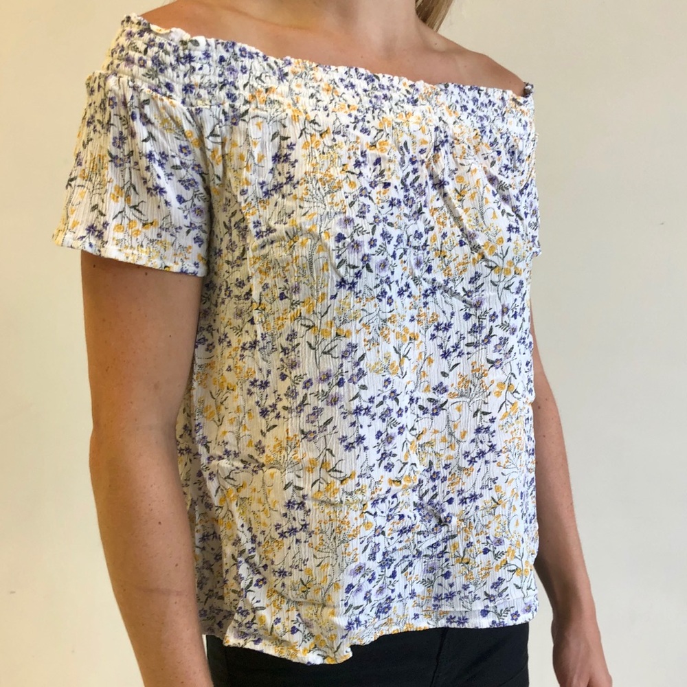 Flower Patterned Blouse - Picture 2 of 4